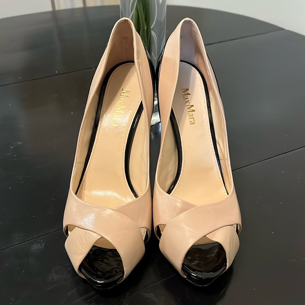 MaxMara beige and black heels